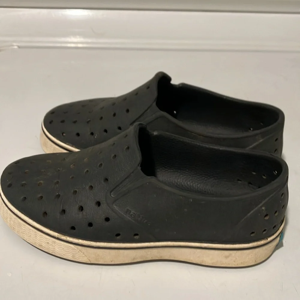Native black waterproof shoes children’s toddler size 12